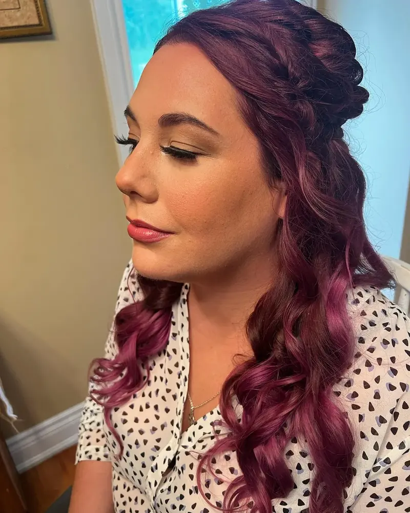 Burgundy waves with soft makeup